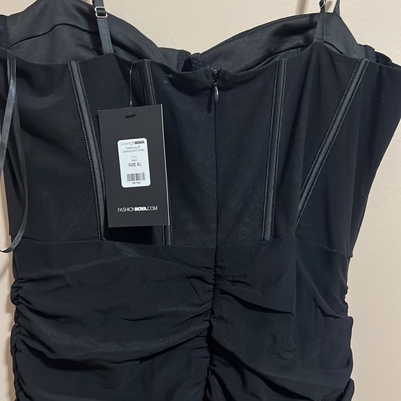 Never worn fashion nova dress size XL - Picture 4 of 4